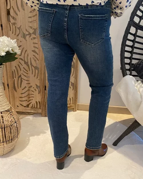 Jean Straight